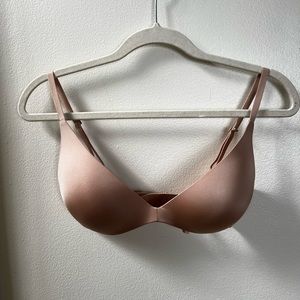 Skims wireless form push up plunge bra